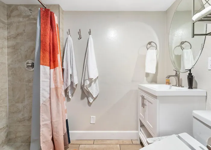 Holiday home New! Huge 5br Mountain Views Game Hot Tub Lawn Games Bbq *