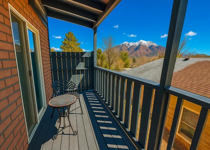 Holiday home New! Huge 5br Mountain Views Game Hot Tub Lawn Games Bbq *